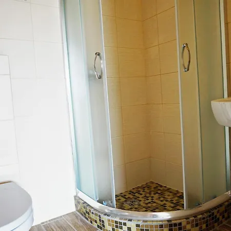 Kompleks wypoczynkowy Ośrodek Rodzinny Pod Wydmami Przy Plaży , Plac Zabaw , Rowery *